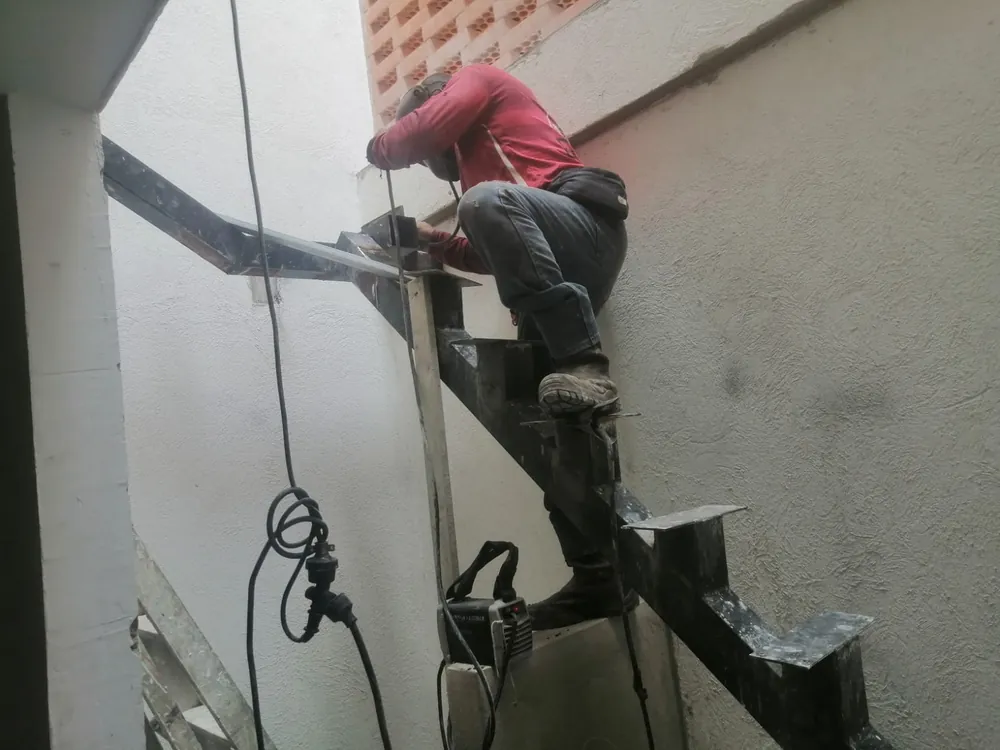 Estructura de Escalera en Hierro — trabajo en hierro y acero de Metálicas M-M, Corozal, Sucre