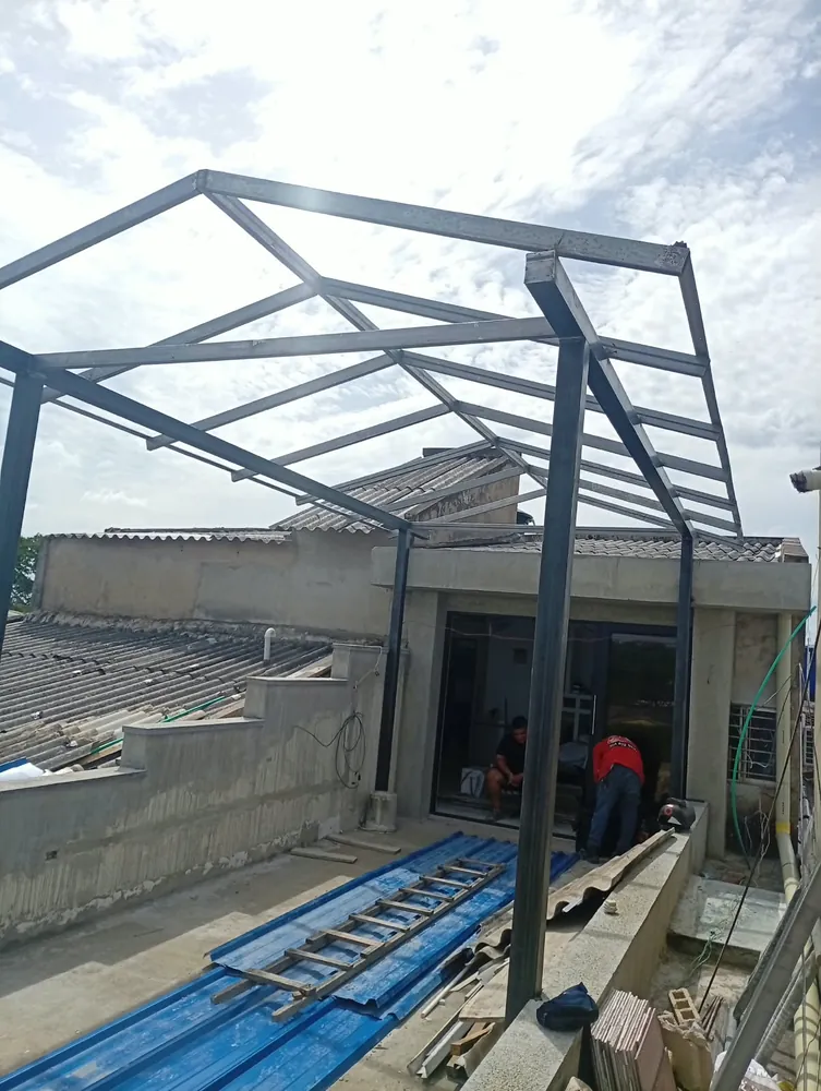 Estructura de Techo sobre Terraza — trabajo en hierro y acero de Metálicas M-M, Corozal, Sucre