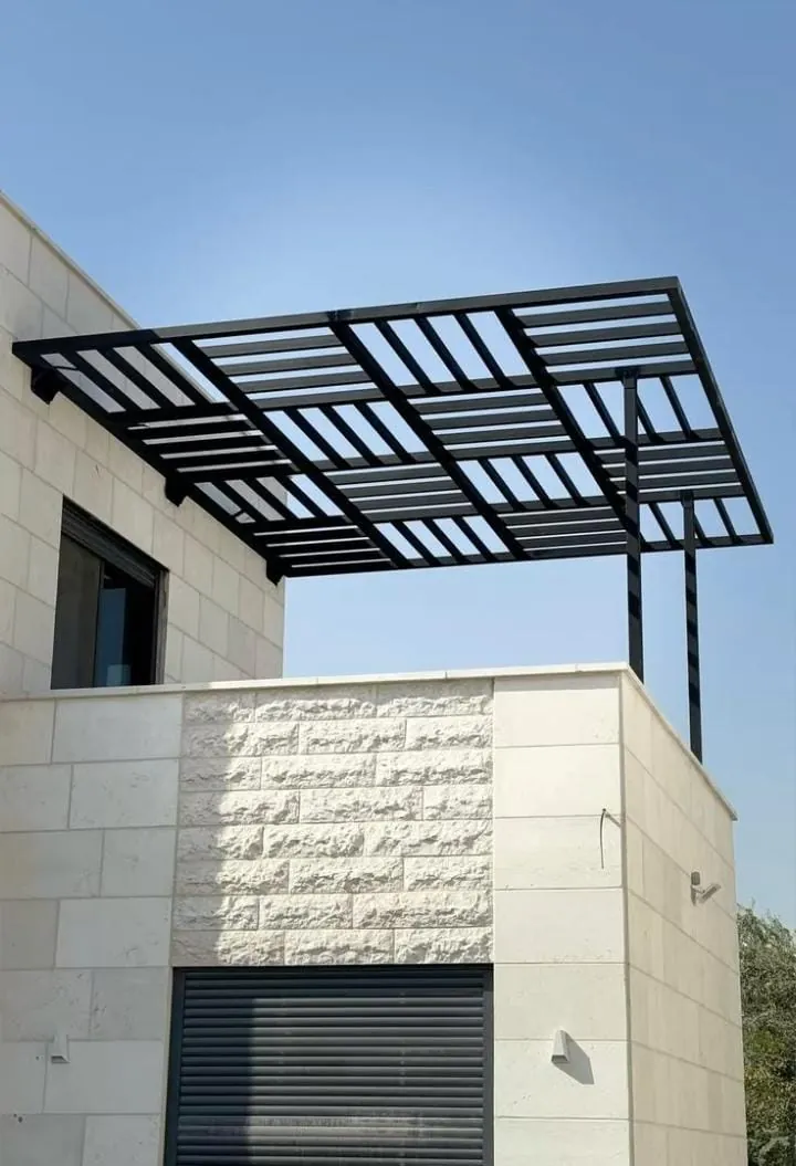 Pérgola Voladiza en Acero — trabajo en hierro y acero de Metálicas M-M, Corozal, Sucre