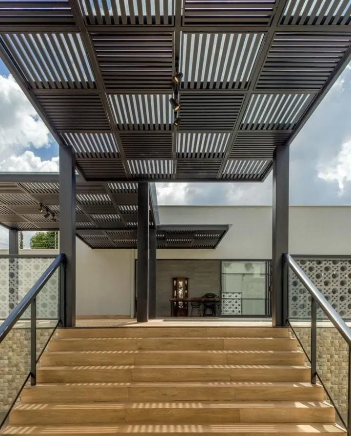 Pérgola sobre Terraza — trabajo en hierro y acero de Metálicas M-M, Corozal, Sucre
